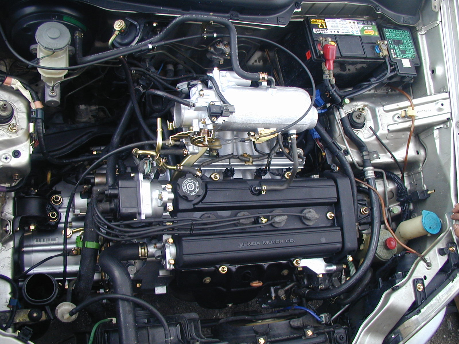 Ремонт двигателя honda. ДВС Хонда СРВ рд1. Honda CR-V, 1997 двигатель. Двигатель в20в Хонда СРВ рд1 под капотом. Впускная система двигателя b20z Хонда СРВ рд1.